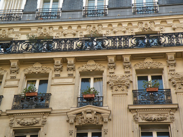  Belle façade ouvragée